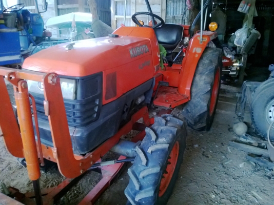 ขายรถไถนาคูโบต้า L3408  มีใบมีดดันดินและผานบุกเบิก3*22 สภาพใหม่พร้อมใช้งานครับ