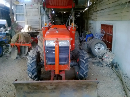 ขายรถไถนาคูโบต้า L3408  มีใบมีดดันดินและผานบุกเบิก3*22 สภาพใหม่พร้อมใช้งานครับ