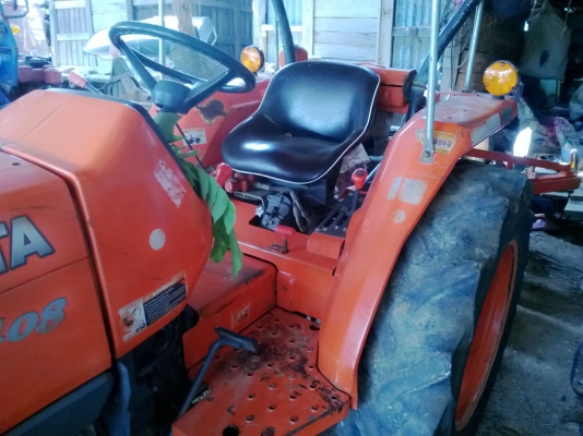 ขายรถไถนาคูโบต้า L3408  มีใบมีดดันดินและผานบุกเบิก3*22 สภาพใหม่พร้อมใช้งานครับ