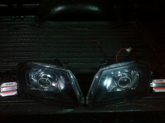 ขายถูกโคมไฟหน้าสตาด้าแต่ง สภาพใหม่