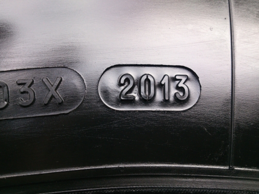 ขายยาง MICHELIN XCD 215R15 ยางสัปดาห์ที่20 ปี13 ดอกลึกสวยนื่มเท่ากัน 1 คู่