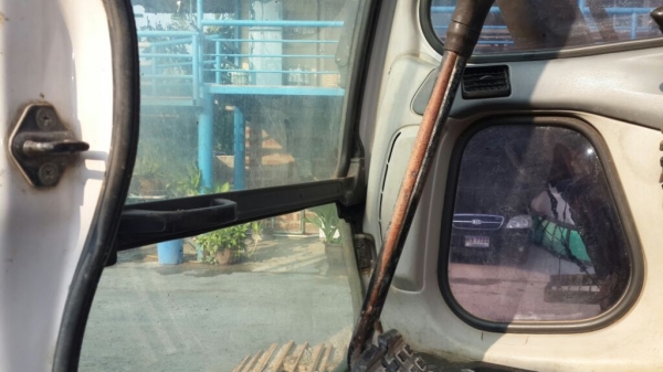 ต้องการขายแบคโฮ ซูมิโตโม่ SH200A3