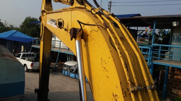 ต้องการขายแบคโฮ ซูมิโตโม่ SH200A3