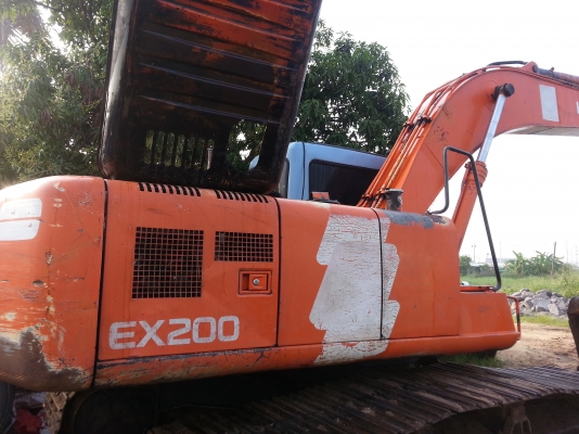 ขายด่วน ฝาบอดี้รอบคัน+ฝากระโปงแผ่นใต้ท้อง HITACHI EX200-3