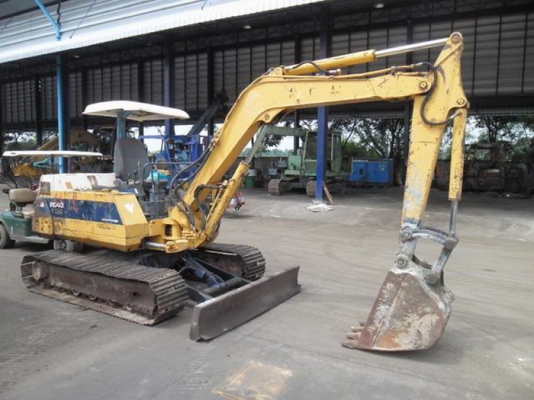 ขายรถขุด KOMATSU PC40-6  เก่านอก เอกสารครบ จัดไฟแนนท์ได้ ราคา ถูก