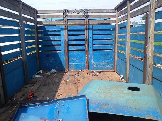 รถอีแต๋น แบบเครื่องยนต์ 2 สูบ พร้อมใช้งาน