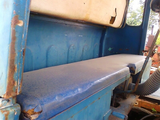 รถอีแต๋น แบบเครื่องยนต์ 2 สูบ พร้อมใช้งาน