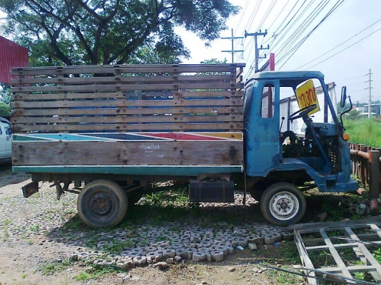 รถอีแต๋น แบบเครื่องยนต์ 2 สูบ พร้อมใช้งาน