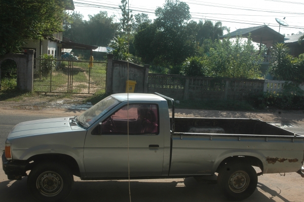 นิสสันบิ๊กเอ็มฝาแดงปี36 นิสสันบิ๊กเอ็มฝาแดงปี36