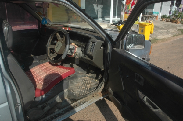 นิสสันบิ๊กเอ็มฝาแดงปี36 นิสสันบิ๊กเอ็มฝาแดงปี36