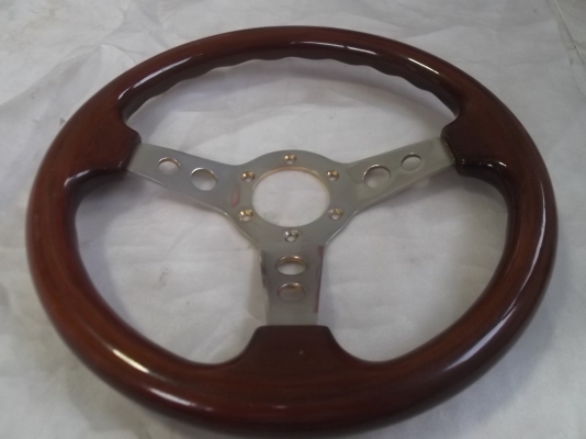 พวงมาลัยไม้