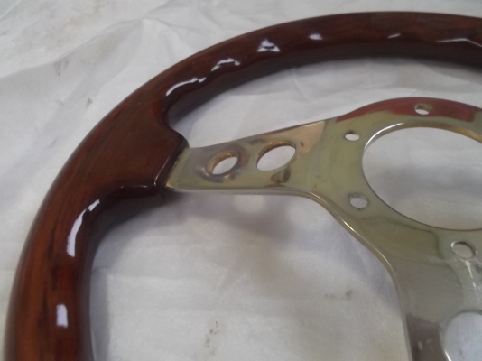 พวงมาลัยไม้