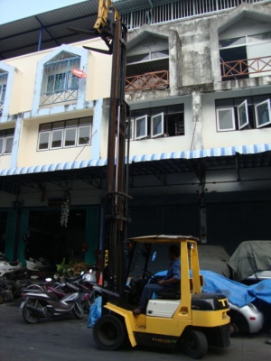 ++++++ ขายด่วน !!!   รถโฟล์คลิฟท์  T.C.M.  FD25-Z5  (รถนอกนำเข้า  สภาพพร้อมใช้  หายาก  รถ  5,xxx ชม.) เครื่องยนต์ดีเซล  เกียร์ออโตเมติค  เสายกสูง  7  เมตร  ฮิ้งค์โฟล์ค (งากระดกได้)  ล้อหน้าคู่    ***สนใจเข้ามาลองรถก่อนได้  ราคาคุยกันได้ ***