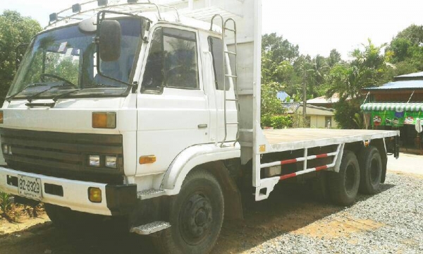 ขายรถสิบล้อUDเครื่อง175เพลาเดียวพื้นเรียบสภาพไหม่มากๆรถปี2544