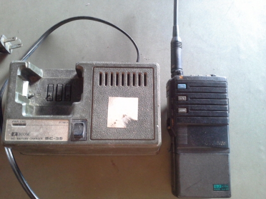 ขายวิทยุไอค่อม2Gรุ่นไม้หน้าสามคับ