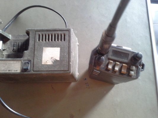 ขายวิทยุไอค่อม2Gรุ่นไม้หน้าสามคับ ขายวิทยุไอค่อม2Gรุ่นไม้หน้าสามคับ