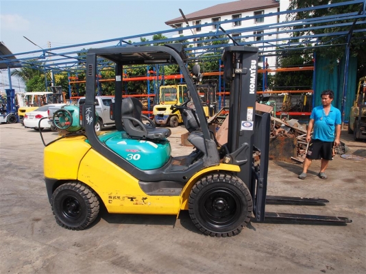 ** LOT 25/10/2556 ** KOMATSU FG30T-16 เครื่องยนต์เบนซิล K25 เสาสูง 3 เมตร เกียร์ออโต้ สนใจติดต่อ 083-062-0223