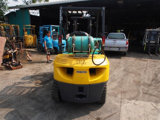 ** LOT 25/10/2556 ** KOMATSU FG30T-16 เครื่องยนต์เบนซิล K25 เสาสูง 3 เมตร เกียร์ออโต้ สนใจติดต่อ 083-062-0223