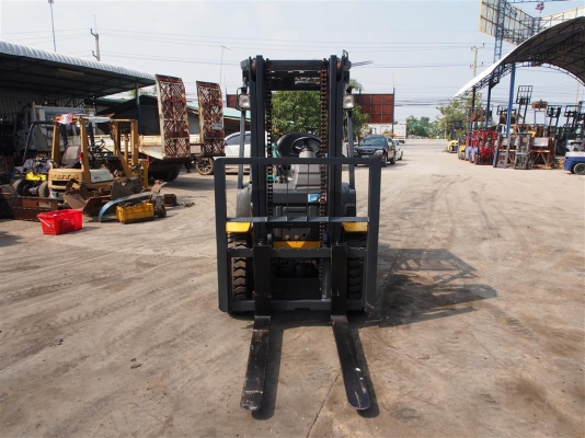 ** LOT 25/10/2556 ** KOMATSU FG30T-16 เครื่องยนต์เบนซิล K25 เสาสูง 3 เมตร เกียร์ออโต้ สนใจติดต่อ 083-062-0223