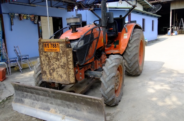 ขายรถไถ m 7040 เครื่องดี รถสวย  พร้อมทำงาน เอกสานเล่มทะเบียน  พร้อมโอน