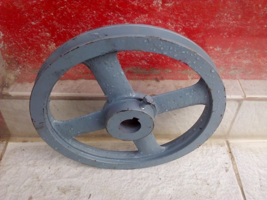 พูเลย์สายพานร่อง B ขนาดโต10 นิ้ว รูในขนาด 1 นิ้ว ของใหม่(มีทั้งหมด 3 อัน)