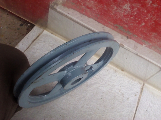 พูเลย์สายพานร่อง B ขนาดโต10 นิ้ว รูในขนาด 1 นิ้ว ของใหม่(มีทั้งหมด 3 อัน)