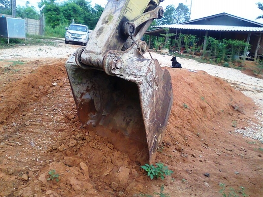 รถแบคโฮ KOMATSU PC200-6 สภาพอย่างสวย สีอย่างเดิม ๆ มีทะเบียนพร้อม รถสวยตรวจเช็คถ่ายน้ำมันทุกระยะจากศูนย์ KOMATSU.