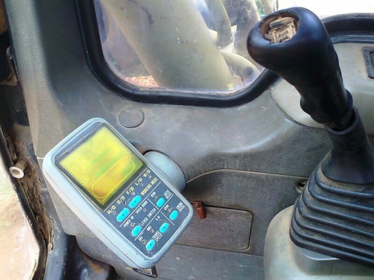 รถแบคโฮ KOMATSU PC200-6 สภาพอย่างสวย สีอย่างเดิม ๆ มีทะเบียนพร้อม รถสวยตรวจเช็คถ่ายน้ำมันทุกระยะจากศูนย์ KOMATSU.