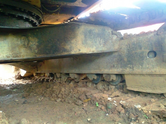 รถแบคโฮ KOMATSU PC200-6 สภาพอย่างสวย สีอย่างเดิม ๆ มีทะเบียนพร้อม รถสวยตรวจเช็คถ่ายน้ำมันทุกระยะจากศูนย์ KOMATSU.