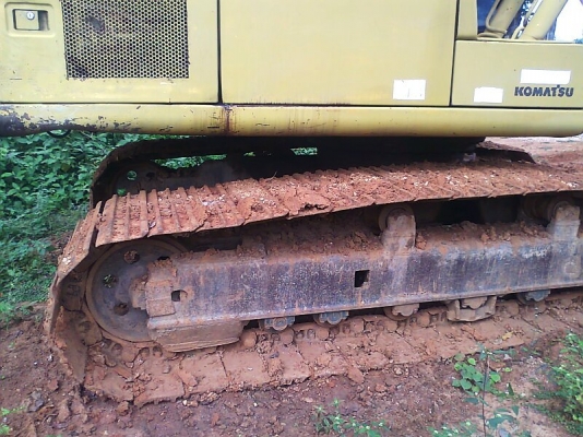 รถแบคโฮ KOMATSU PC200-6 สภาพอย่างสวย สีอย่างเดิม ๆ มีทะเบียนพร้อม รถสวยตรวจเช็คถ่ายน้ำมันทุกระยะจากศูนย์ KOMATSU.