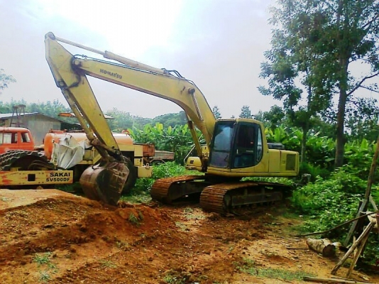 รถแบคโฮ KOMATSU PC200-6 สภาพอย่างสวย สีอย่างเดิม ๆ มีทะเบียนพร้อม รถสวยตรวจเช็คถ่ายน้ำมันทุกระยะจากศูนย์ KOMATSU.