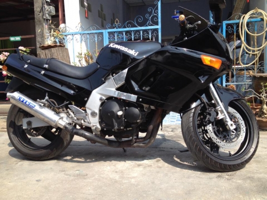แลกรถยนครับทุกรุ่นเสนอมา  kawasaki ZZR 4สูบ 400 cc อินวอย เเท้ รถคันใหญ่ขับทางไกลสบาย เปลี่ยนใหม่หมด ยาง เเบต น้ำมันเครื่อง ผ้าเบรค. สภาพดีมาก ควันไม่ไหล เครื่องเเห้ง คาบูไม่เยิ้ม ความร้อนไม่มีปัญหา เติมน้ำมันขับกลับได้เลย ดูรถเเถว สายไหม 0853594089 กอล์ฟ