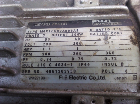 (ถ่ายVDOให้ดู)มอเตอร์เกียร์ FUJI ขนาด 200 W. หมุนที่ 360 รอบต่อนาที ถอดดอาเพืองที่แกนเพลาออกได้แรงบิดเยอะ 220V. 3 เฟส แต่ต่อใช้ไฟบ้าน220 V.ได้ตาม