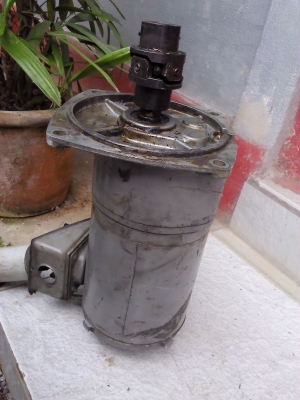 (ถ่ายVDOให้ดู)มอเตอร์เกียร์ FUJI ขนาด 200 W. หมุนที่ 360 รต่อนาที แรงบิดเยอะ 220V. 3 เฟส แต่ต่อใช้ไฟบ้าน220 V.ได้