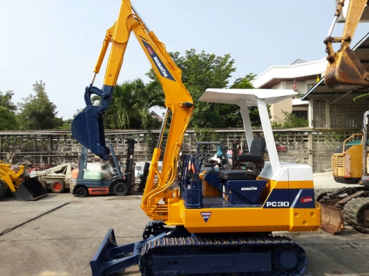 ขาย รถขุด KOMATSU รุ่น PC30-6-  มือสองญี่ปุ่น
