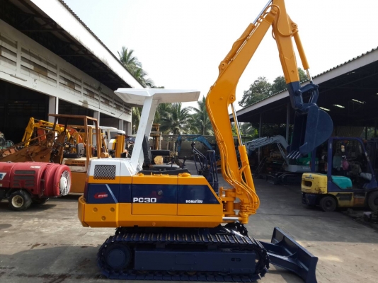 ขาย รถขุด KOMATSU รุ่น PC30-6-  มือสองญี่ปุ่น