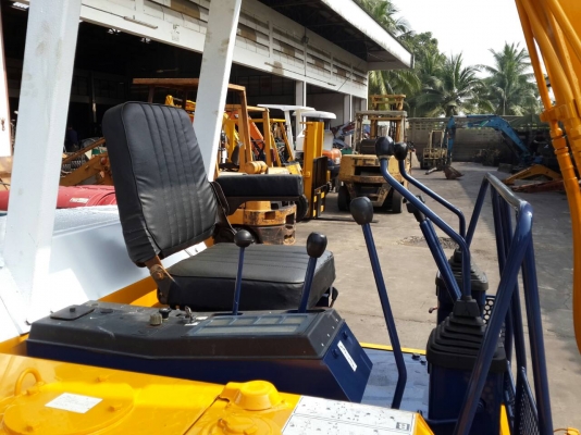 ขาย รถขุด KOMATSU รุ่น PC30-6-  มือสองญี่ปุ่น