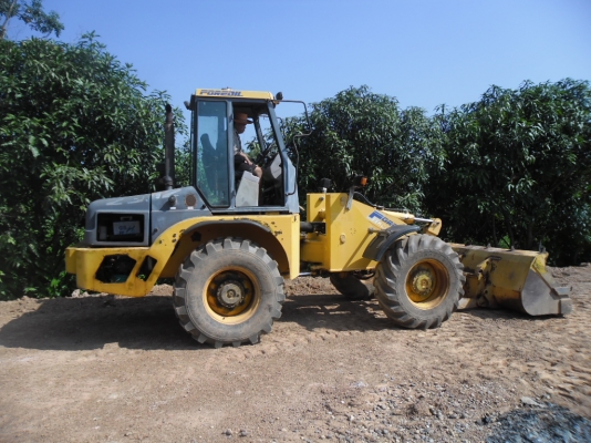 ขายรถตักร่ล้อยางสพรับใช้ ขายรถตักร่ล้อยางสพรับใช้