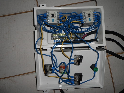 ขายครับขาย กล่องคอนโทรลมอเตอร์ .25 - 3 hp เผื่อหมุน ซ้าย - ขวา มีโหมด manual และ auto เสียบไฟบ้าน ใช้งานได้ทันที ขายครับขาย กล่องคอนโทรลมอเตอร์ .25 - 3 hp เผื่อหมุน ซ้าย - ขวา มีโหมด manual และ auto เสียบไฟบ้าน ใช้งานได้ทันที