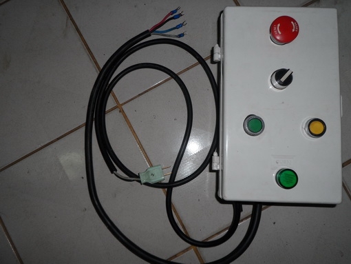 ขายครับขาย กล่องคอนโทรลมอเตอร์ .25 - 3 hp เผื่อหมุน ซ้าย - ขวา มีโหมด manual และ auto เสียบไฟบ้าน ใช้งานได้ทันที