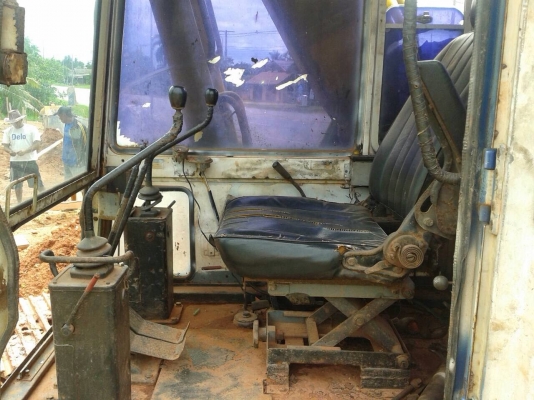 PC200-3 ช่วงล่างได้ เอวได้ เครื่องHIN0 HO7C 185แรง ปั้มได้ .รภสวยดี บูชโซ่มีแตก.... PC200-3 ช่วงล่างได้ เอวได้ เครื่องHIN0 HO7C 185แรง ปั้มได้ .รภสวยดี บูชโซ่มีแตก....