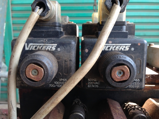 ขายปั้มน้ำมันไฮโดรลิค ขนาดมอเตอร์ 5 HP. 380V สภาพสวย อุปกรณ์ครบ พร้อมใช้งาน ตัวนี่มีน้ำมันมาเกือบเต็มถังครับ