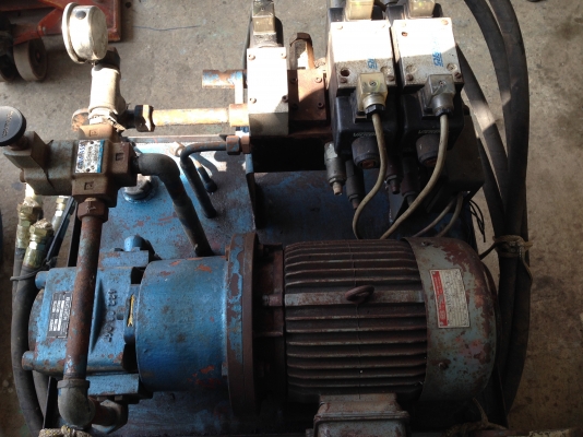 ขายปั้มน้ำมันไฮโดรลิค ขนาดมอเตอร์ 5 HP. 380V สภาพสวย อุปกรณ์ครบ พร้อมใช้งาน ตัวนี่มีน้ำมันมาเกือบเต็มถังครับ