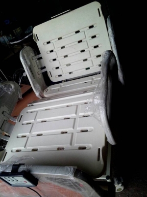 ขายเตียงคนไข้ไฟฟ้าและธรรมดาสามไกสภาพใหม่มาก