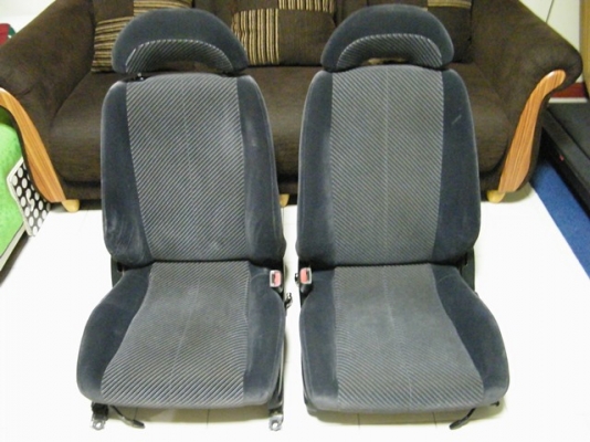 เบาะรถยนต์คู่หน้าหุ้มใหม่