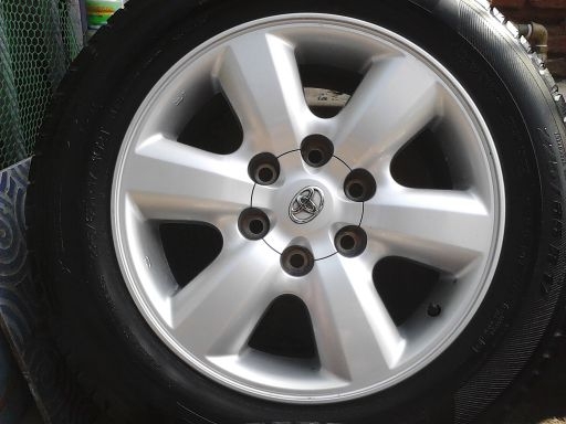 แม็กขอบToyota Prerunner 17 6รู139.7 พร้อมยางมิชลิน 225-65-17 ปี09 7800 บาท แม็กขอบToyota Prerunner 17 6รู139.7 พร้อมยางมิชลิน 225-65-17 ปี09 7800 บาท