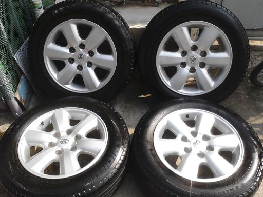 แม็กขอบToyota Prerunner 17 6รู139.7 พร้อมยางมิชลิน 225-65-17 ปี09 7800 บาท แม็กขอบToyota Prerunner 17 6รู139.7 พร้อมยางมิชลิน 225-65-17 ปี09 7800 บาท