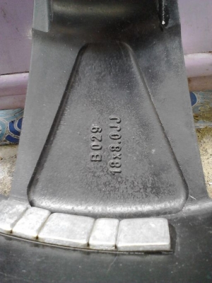 แม็กขอบToyota Prerunner 17 6รู139.7 พร้อมยางมิชลิน 225-65-17 ปี09 7800 บาท