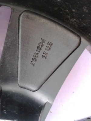 แม็กขอบToyota Prerunner 17 6รู139.7 พร้อมยางมิชลิน 225-65-17 ปี09 7800 บาท แม็กขอบToyota Prerunner 17 6รู139.7 พร้อมยางมิชลิน 225-65-17 ปี09 7800 บาท