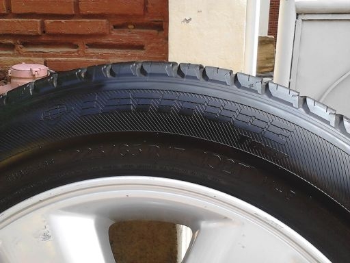 แม็กขอบToyota Prerunner 17 6รู139.7 พร้อมยางมิชลิน 225-65-17 ปี09 7800 บาท แม็กขอบToyota Prerunner 17 6รู139.7 พร้อมยางมิชลิน 225-65-17 ปี09 7800 บาท